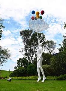 玻璃鋼人物樓空運氣球造型不銹鋼人物雕塑